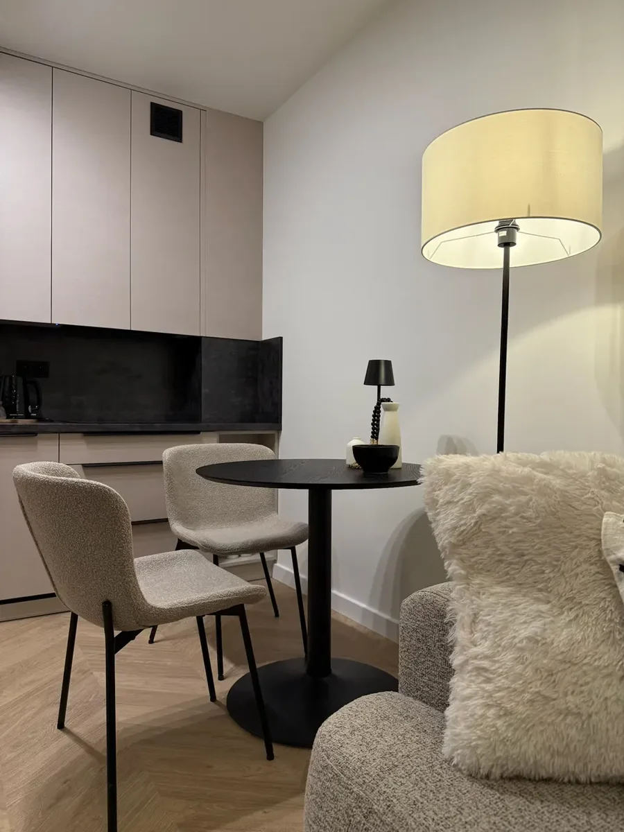Житлова зона з їдальнею та кухнею в будинку WestaHouse